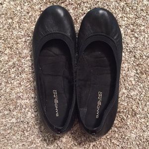 Bandolino B Flexible Black Leather Flats